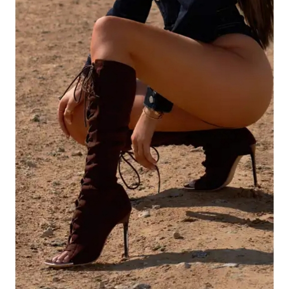 𝙇𝙖𝙨𝙩 8.5 & 9🖤🎥Island Fever Square Peep Toe Boot - Picture 7 of 13